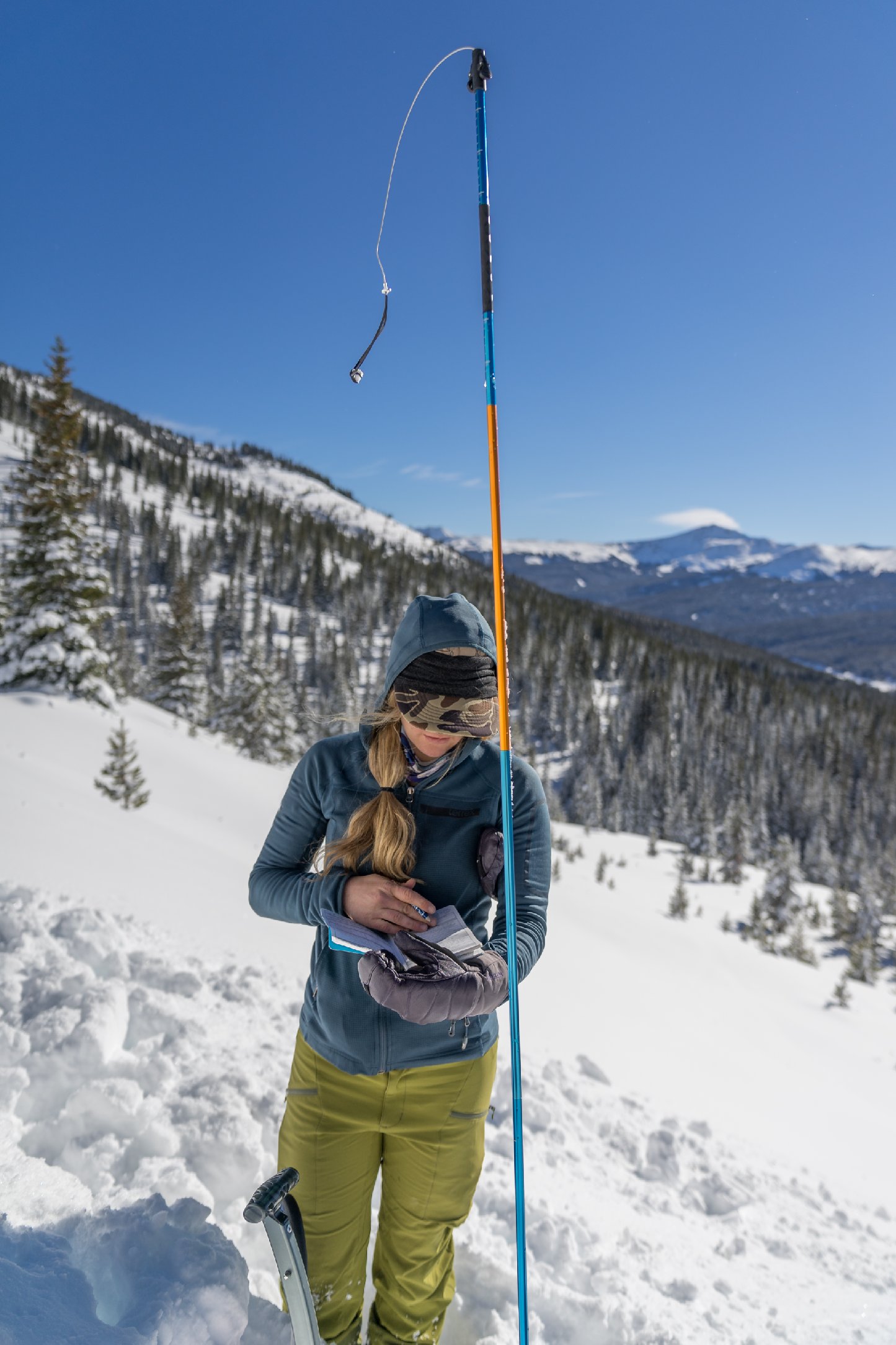 Sarah-MacGregor-makes-snow-science-observations-backcountry-splitboarding
