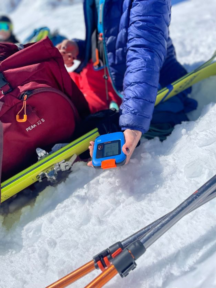 hat really puts the Diract Voice a step ahead (and has led to its many awards) is its voice command. It is the world's first avalanche transceiver with integrated voice navigation, which provides step-by-step instructions to guide users through an avalanche rescue. 
